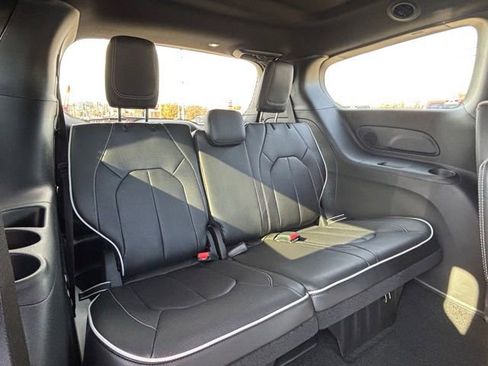 New 2026 Chrysler Pacifica Limited w/ S Appearance Package image 10