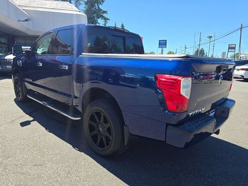 Used 2017 Nissan Titan SL w/ SL Towing Convenience Package AWD/4WD image 5