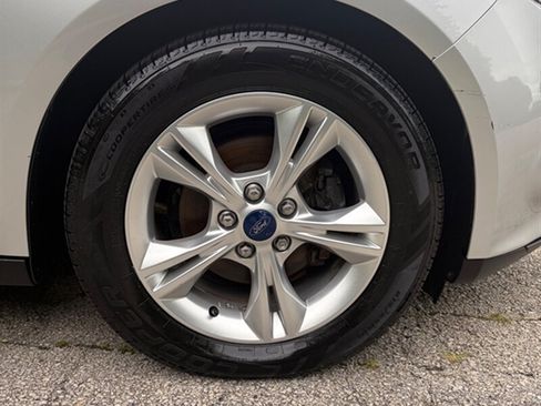 Used 2014 Ford Focus SE w/ SE Winter Package FWD image 28
