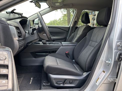 Used 2025 Nissan Rogue SV FWD image 22