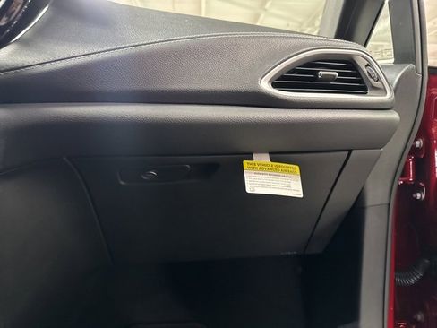 New 2026 Chrysler Pacifica Select image 41