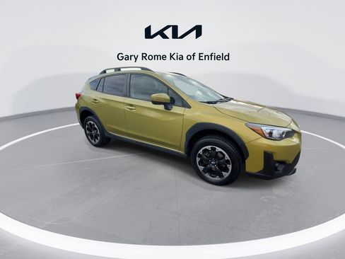 Used 2021 Subaru Crosstrek 2.0i Premium image 2