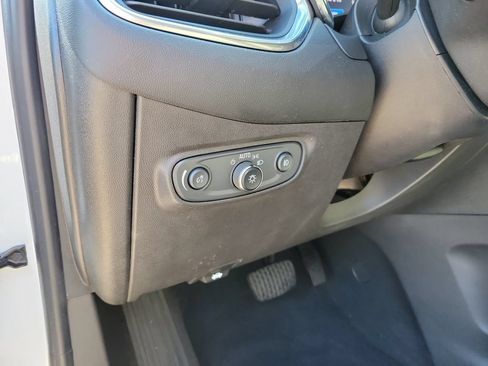 Used 2021 Chevrolet Equinox LT FWD image 24