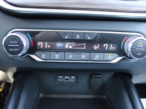 Used 2019 Nissan Altima 2.5 Platinum image 19