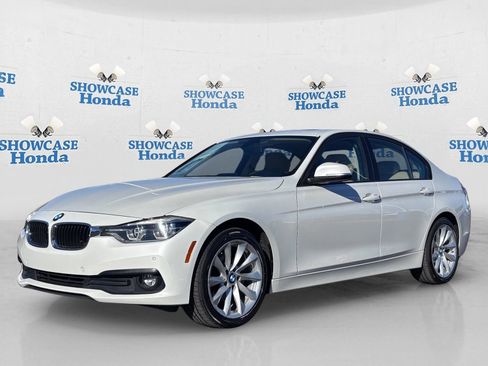 Used 2018 BMW 320i xDrive Sedan AWD/4WD image 2