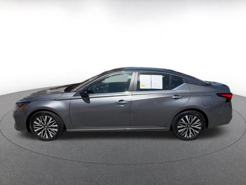 Used 2025 Nissan Altima 2.5 SV FWD image 7