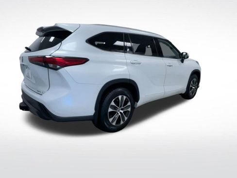 Used 2022 Toyota Highlander XLE image 8
