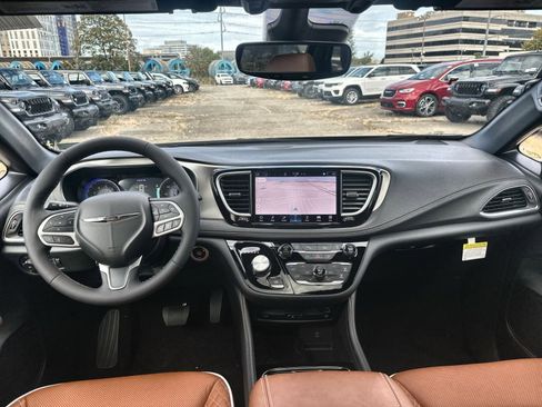 New 2026 Chrysler Pacifica Pinnacle w/ Trailer Tow Group image 22