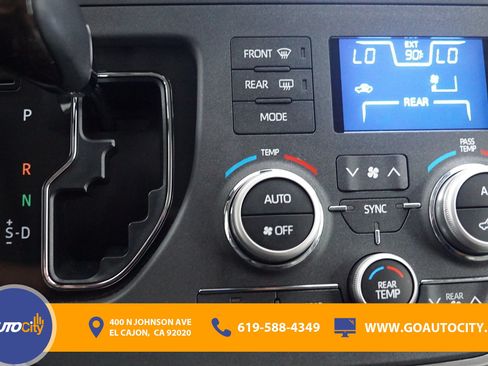 Used 2018 Toyota Sienna XLE w/ XLE Navigation Package FWD image 26