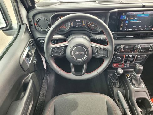 Used 2024 Jeep Wrangler Unlimited Rubicon image 11