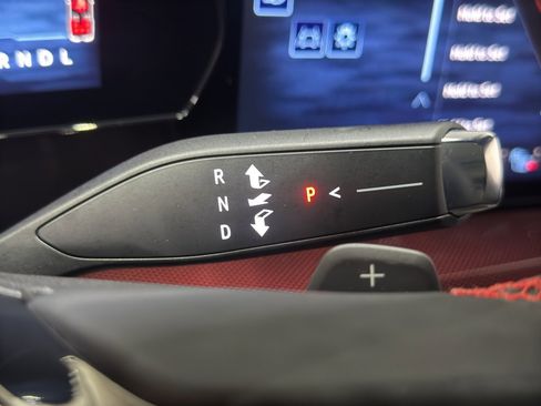 Used 2025 Chevrolet Traverse RS image 28