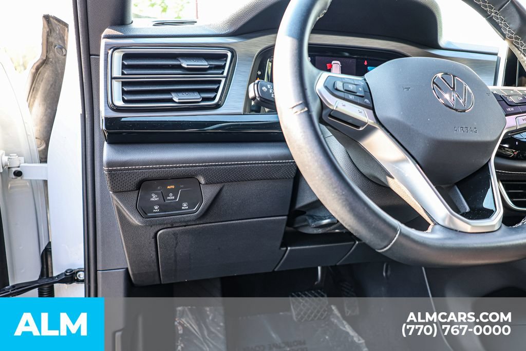Used 2025 Volkswagen Atlas Cross Sport SE FWD image 26