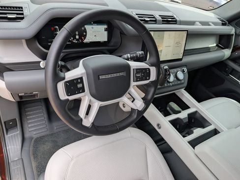Used 2025 Land Rover Defender 130 X-Dynamic SE AWD/4WD image 4