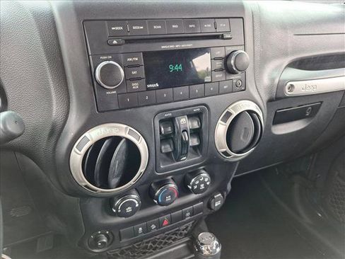 Used 2016 Jeep Wrangler Unlimited Sahara AWD/4WD image 13