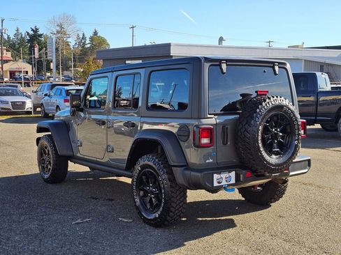 Used 2023 Jeep Wrangler Unlimited w/ Cold Weather Group image 6