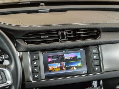 Used 2018 Jaguar XF S image 28