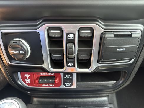 Used 2023 Jeep Gladiator Rubicon w/ LED Lighting Group AWD/4WD image 19