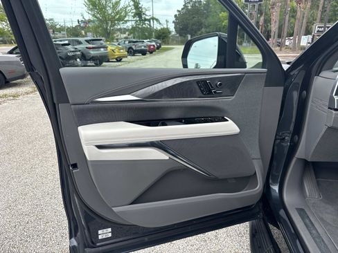 Certified 2025 Cadillac Escalade IQ Luxury 1 AWD/4WD image 19