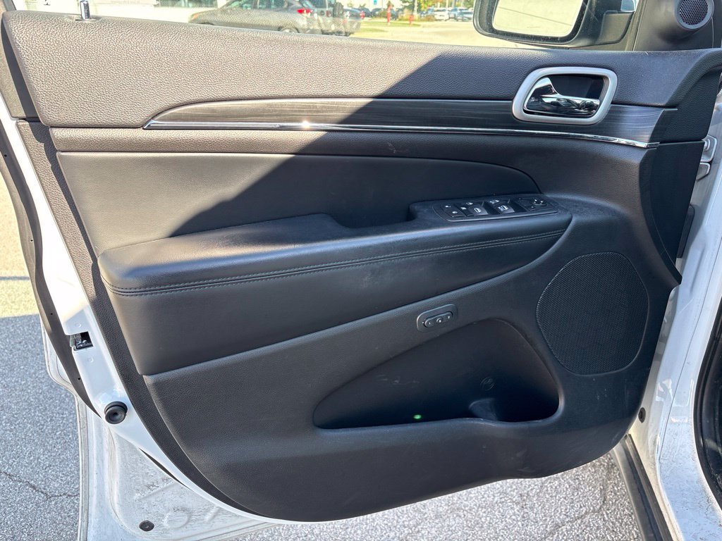 Used 2020 Jeep Grand Cherokee Limited AWD/4WD image 9