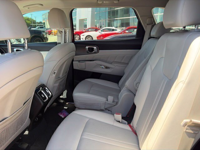 Used 2023 Kia Sorento SX AWD/4WD image 10