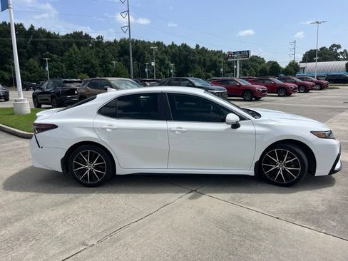 Used 2023 Toyota Camry SE FWD image 8