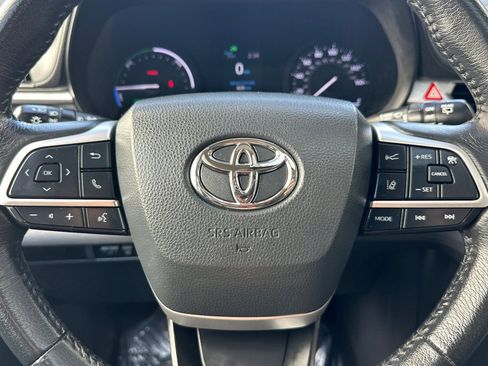 Certified 2022 Toyota Sienna XLE image 25