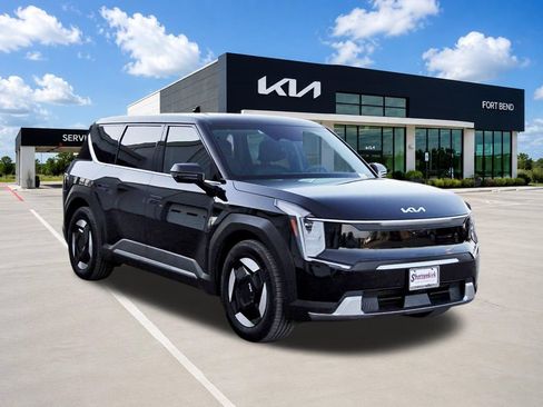 Used 2024 Kia EV9 Light Long Range RWD image 3