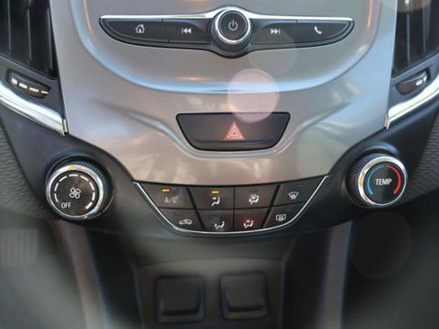 Used 2018 Chevrolet Cruze LT image 17