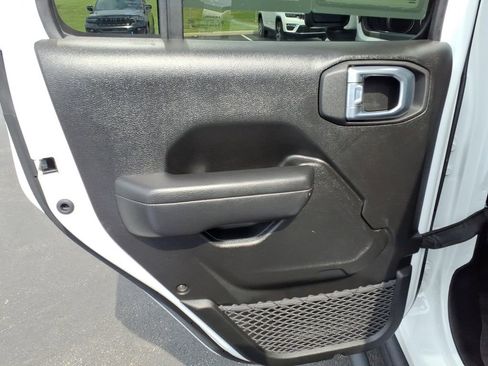 Used 2022 Jeep Gladiator Mojave AWD/4WD image 15
