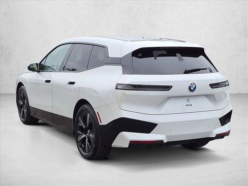 Used 2023 BMW iX xDrive50 w/ Premium Package AWD/4WD image 8