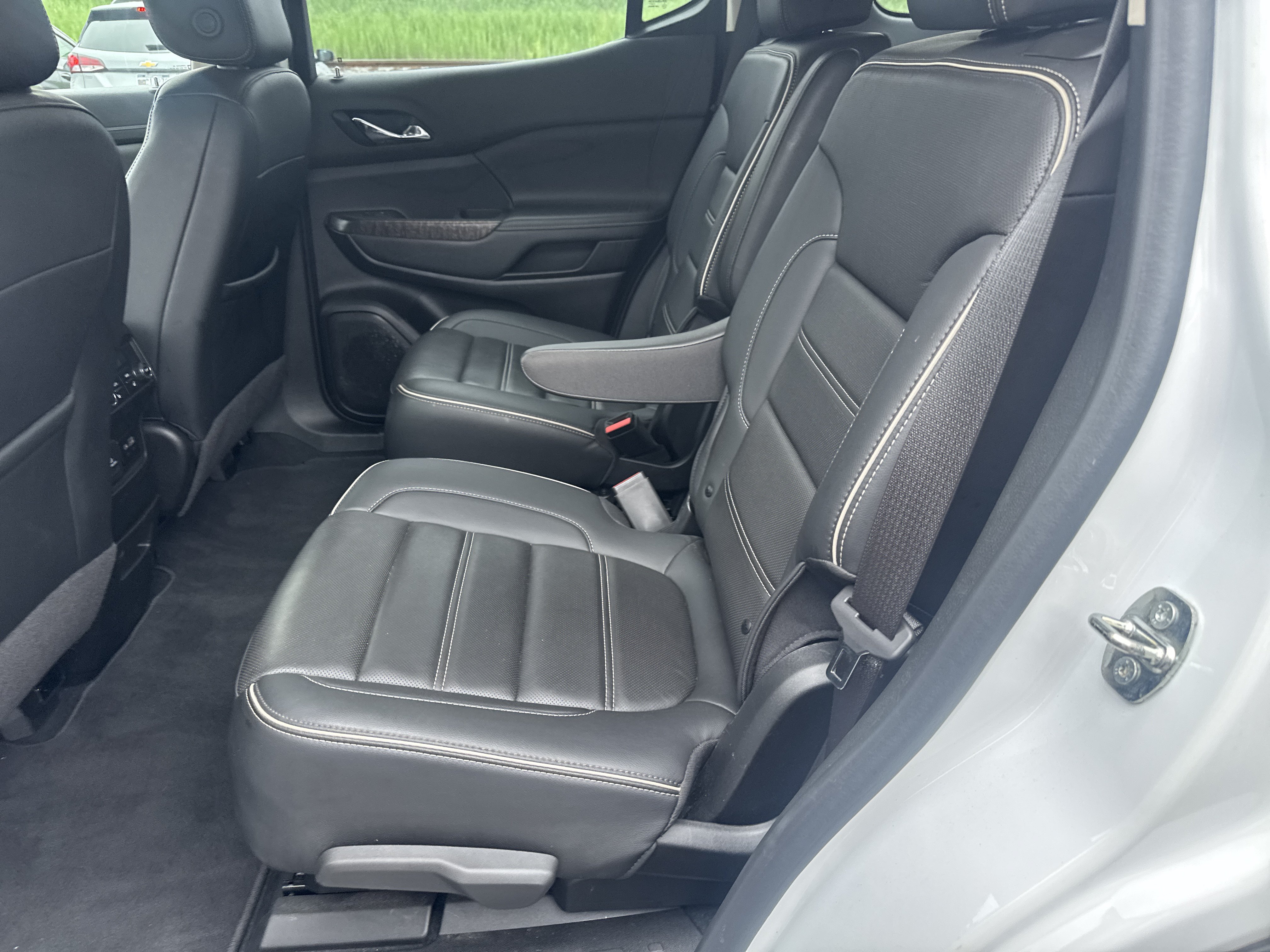 Used 2023 GMC Acadia Denali AWD/4WD image 13