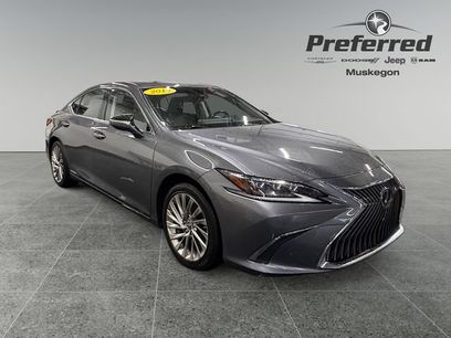 Used 2019 Lexus ES 300h w/ Accessory Package