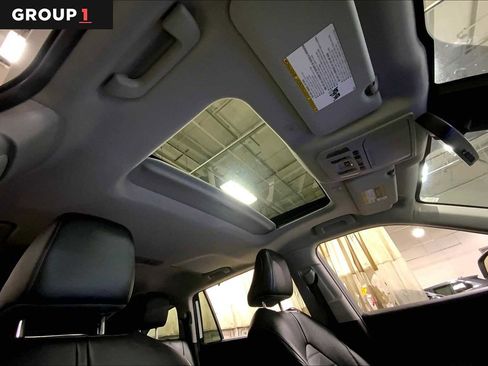 Used 2024 Toyota Highlander XLE image 14