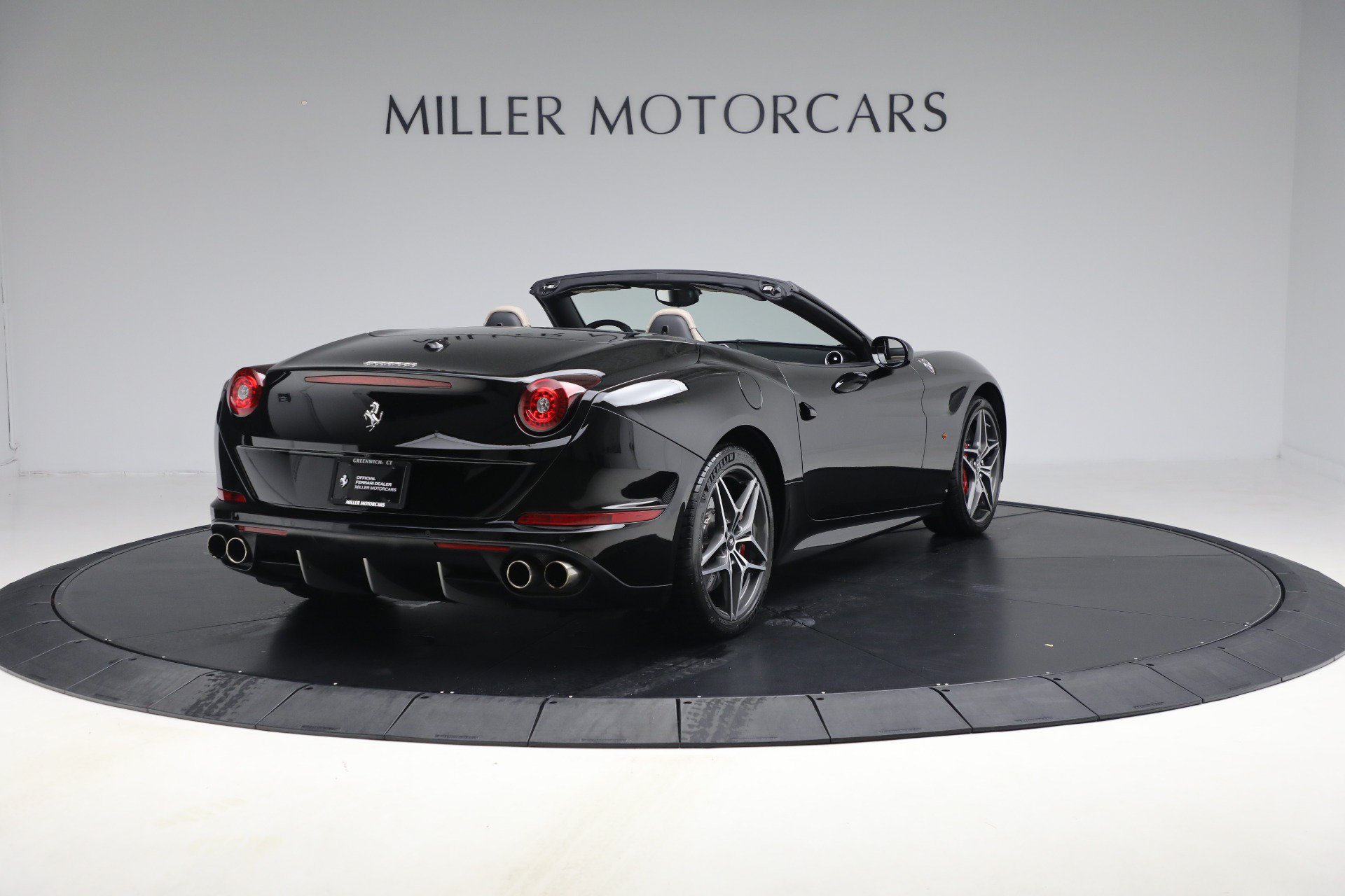 Certified 2016 Ferrari California T RWD image 8