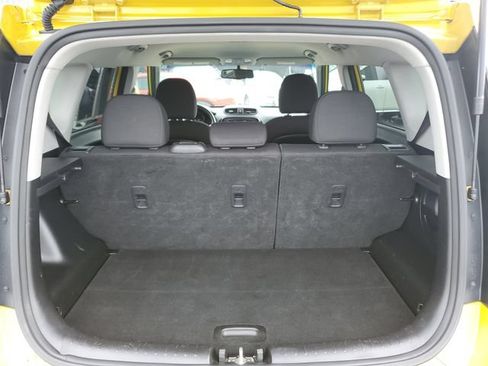 Used 2015 Kia Soul ! FWD image 8