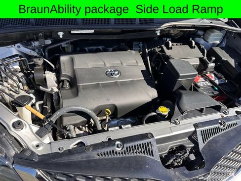 Used 2015 Toyota Sienna SE w/ SE Preferred Package FWD image 44