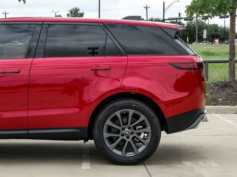Used 2025 Land Rover Range Rover Sport AWD/4WD image 15