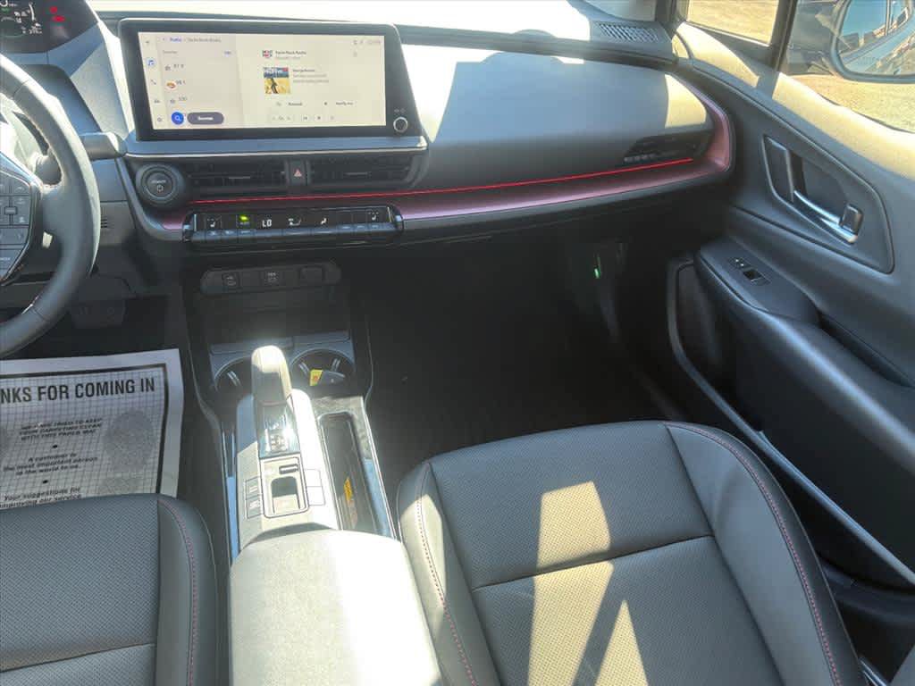 Used 2025 Toyota Prius Plug-In Hybrid FWD image 5