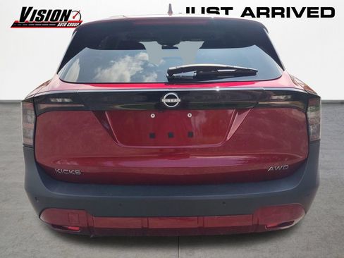 Used 2025 Nissan Kicks SV AWD/4WD image 4