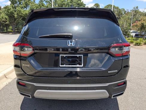 Certified 2024 Honda Pilot Touring image 9