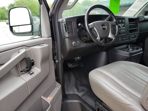Used 2018 Chevrolet Express 2500 w/ Driver Convenience Package RWD image 10