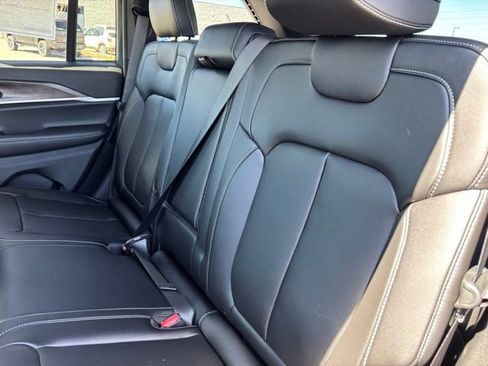 New 2026 Jeep Grand Cherokee Limited w/ Limited Altitude Package AWD/4WD image 15