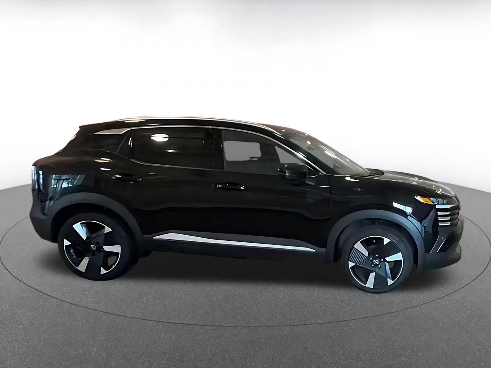 Used 2026 Nissan Kicks SR AWD/4WD image 15