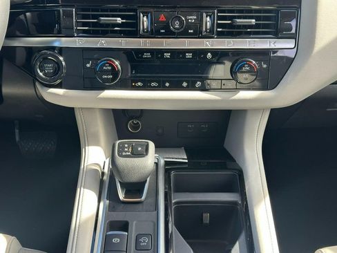Used 2026 Nissan Pathfinder SL AWD/4WD image 9