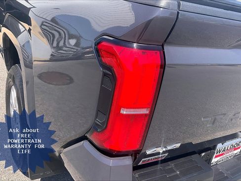 Used 2025 Toyota Tacoma SR5 AWD/4WD image 33