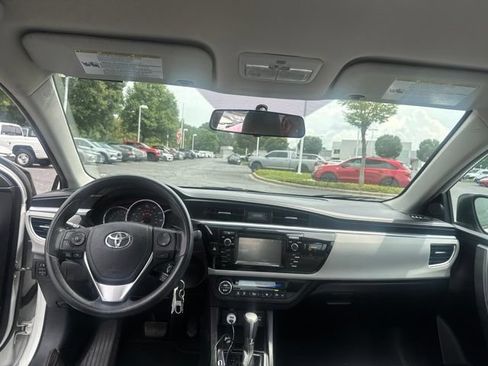 Used 2015 Toyota Corolla LE FWD image 14