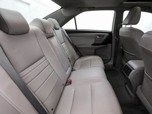 Used 2015 Toyota Camry XLE w/ Moonroof Package FWD image 26
