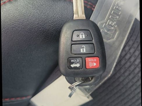 Used 2017 Toyota Camry SE image 34