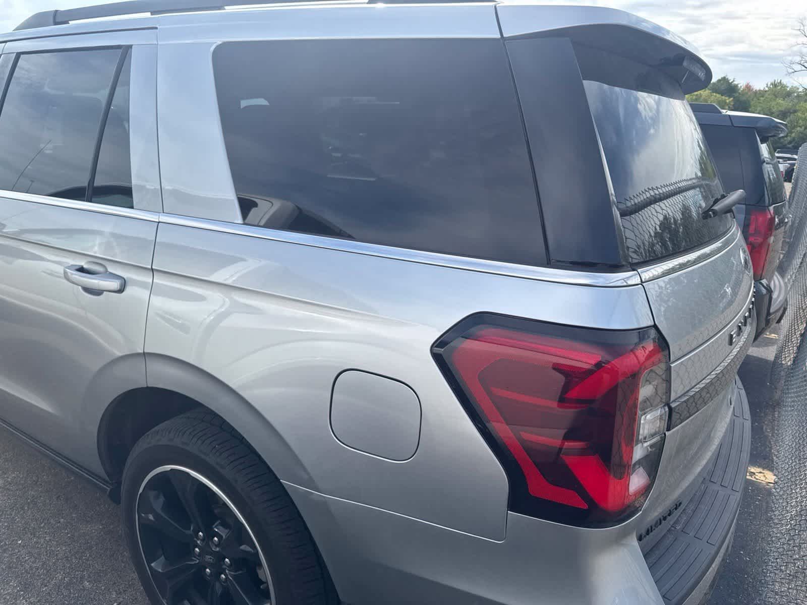 Used 2022 Ford Expedition Limited AWD/4WD image 21