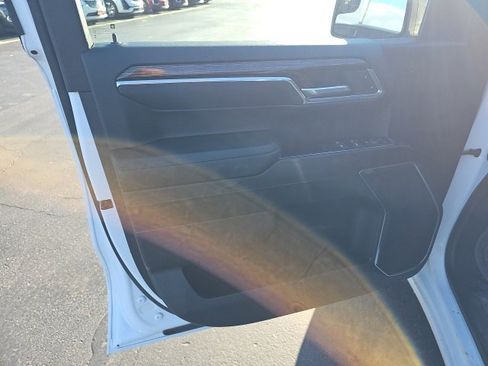 Used 2024 GMC Sierra 1500 SLE image 25